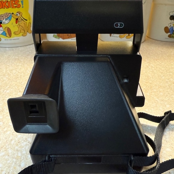 Polaroid Sun 600 LMS Camera - Black and Silver - Picture 10 of 16